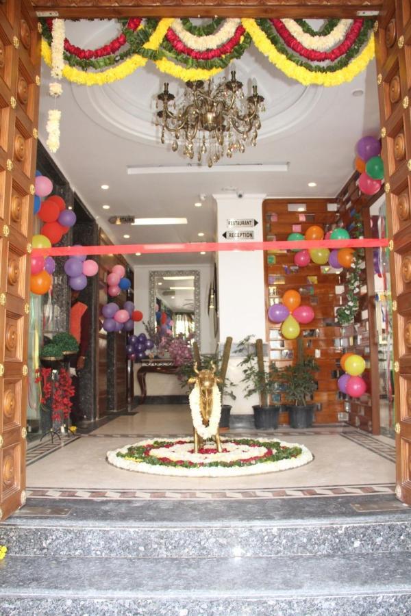 Hotel Dev Residency Vrindāvan 外观 照片
