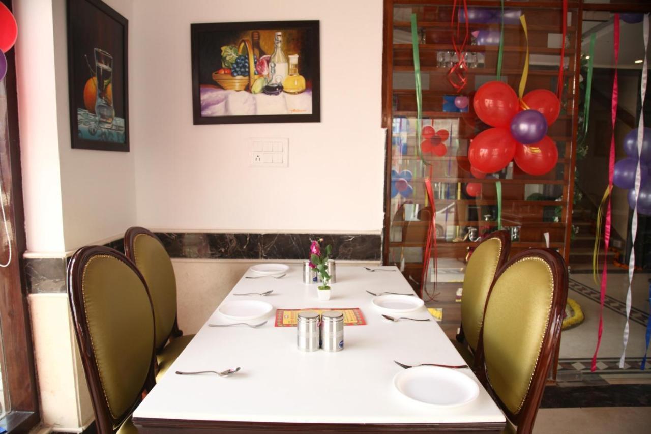 Hotel Dev Residency Vrindāvan 外观 照片